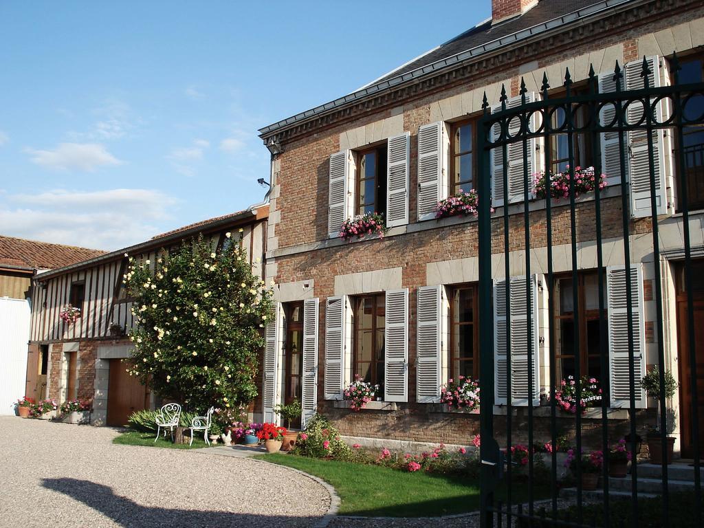 Entre Cour Et Jardin Hotel Châlons-en-Champagne Exterior foto
